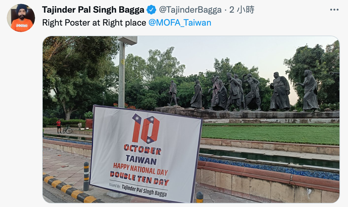 巴加在文中寫下「對的海報,在對的地方」。(圖/翻攝自Tajinder Pal Singh Bagga 推特 @TajinderBagga)