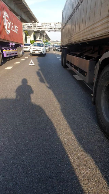 陳伶宣不將車子熄火，讓行車紀錄器保持運轉。（圖／翻攝自陳伶宣臉書）