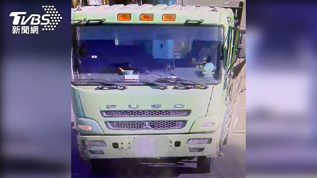 大貨車駕駛表示完全不知道撞到人。(圖/TVBS)