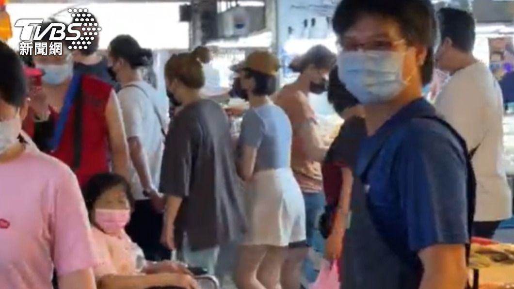 漁市內人流相對較少。(圖/TVBS)