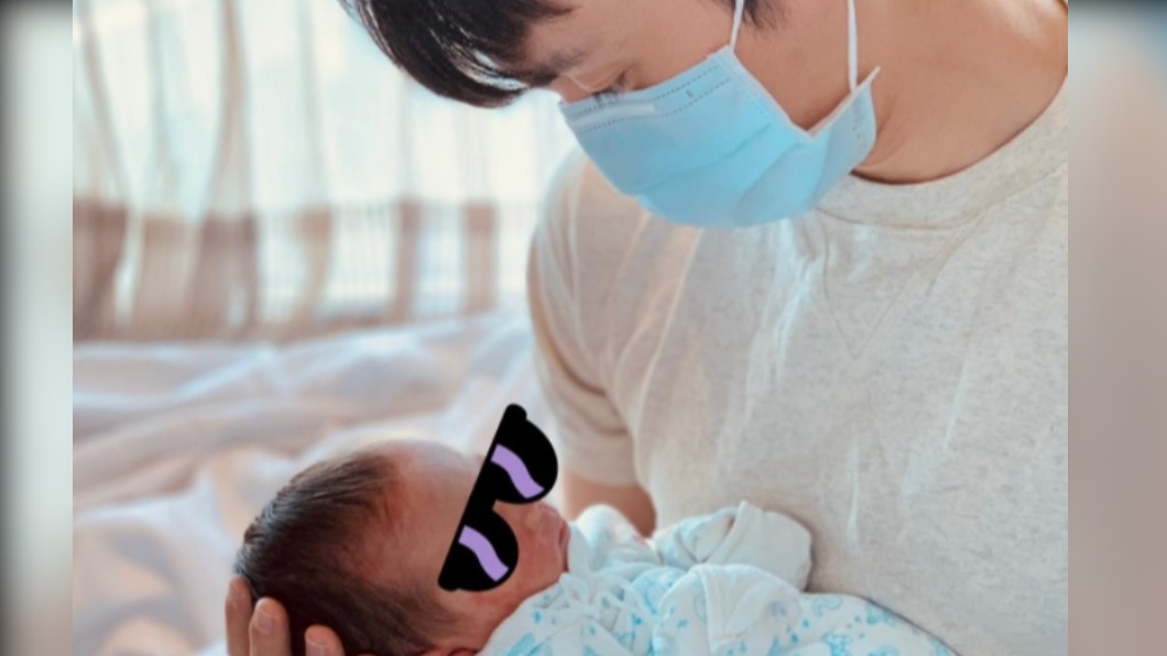 曾說不生!博恩曝當爸好消息 喜曬父愛照:開放大家取名