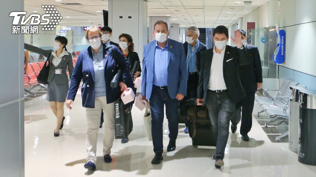 法參院友台小組主席「授勳完成」 5天參訪結束返國