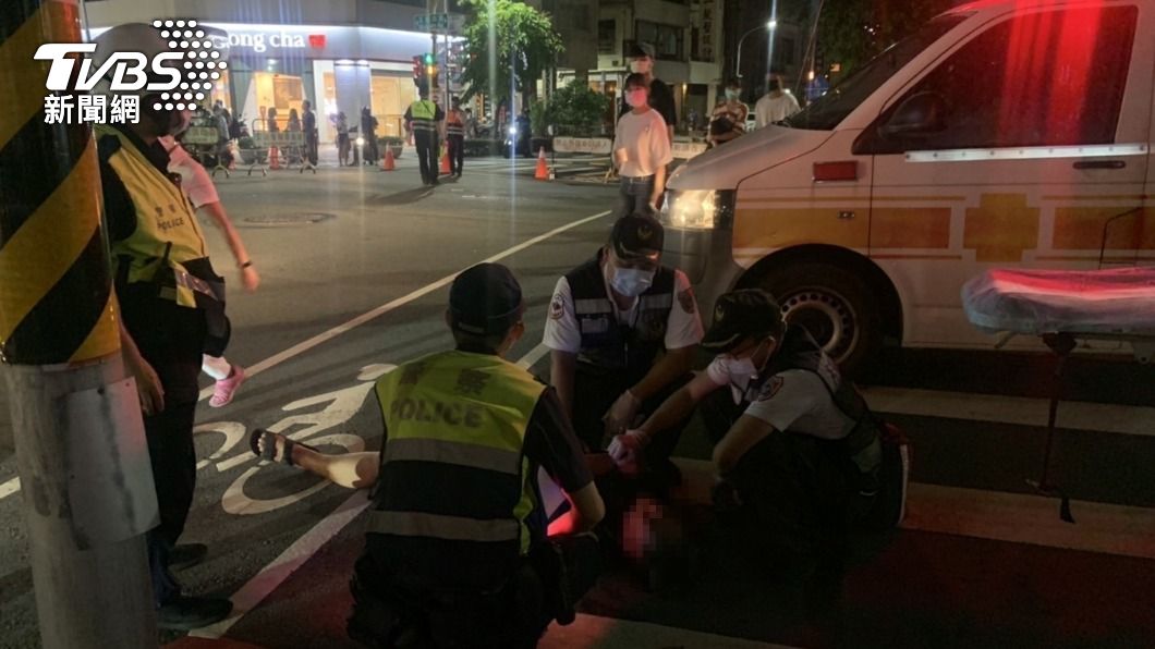 男子竟是因行車糾紛遭警壓制。(圖/TVBS)