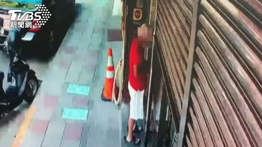 「老奶奶」在ATM狂領錢!警盤查赫見男車手戴蕾絲帽扮女裝