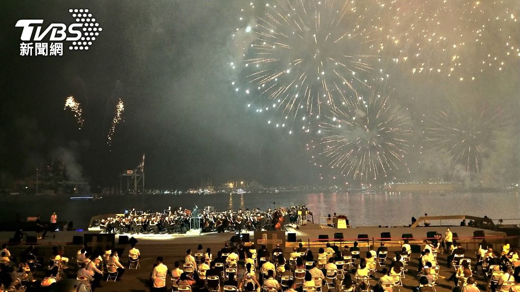 國慶焰火挨批煙霧大 高市府:颱風改變風向攪局