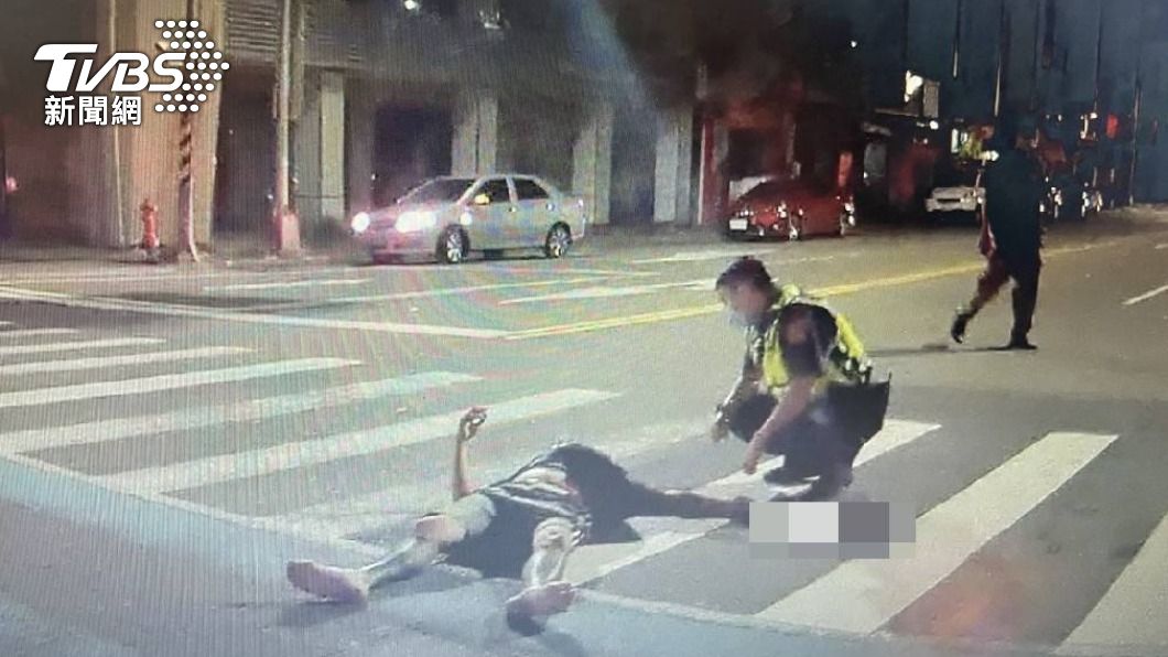 不滿被叫醒!酒醉男竟持玩具槍攻擊 駕駛身上濺血