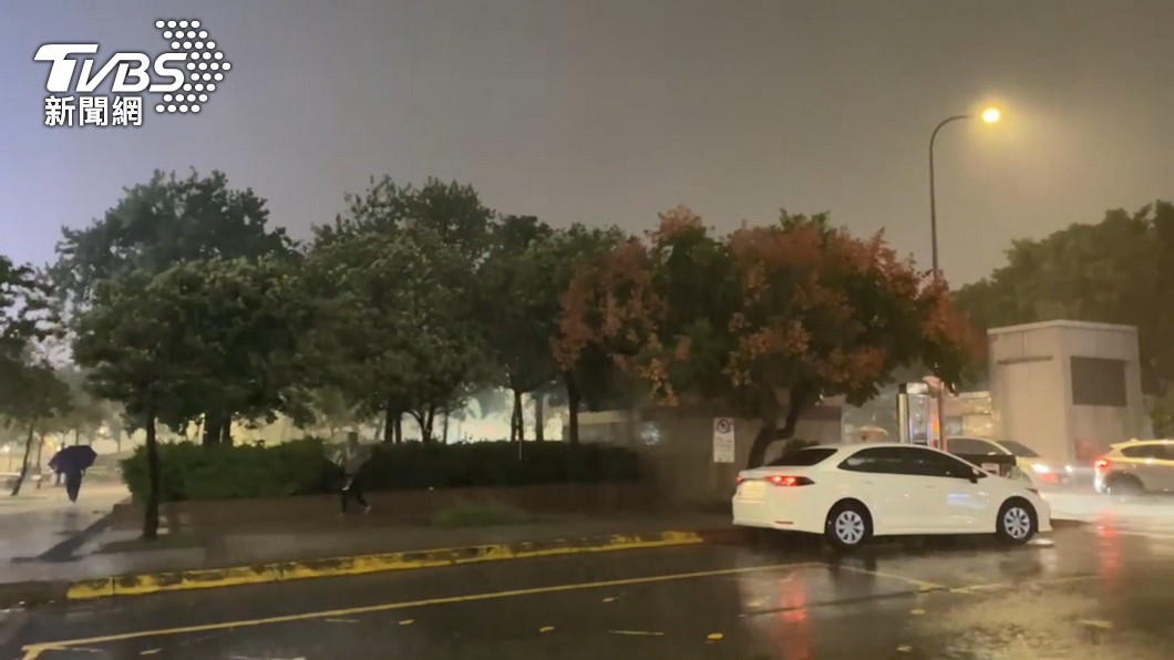 圓規解除海警!最新雨量「對半切」 各地仍防豪雨轟炸