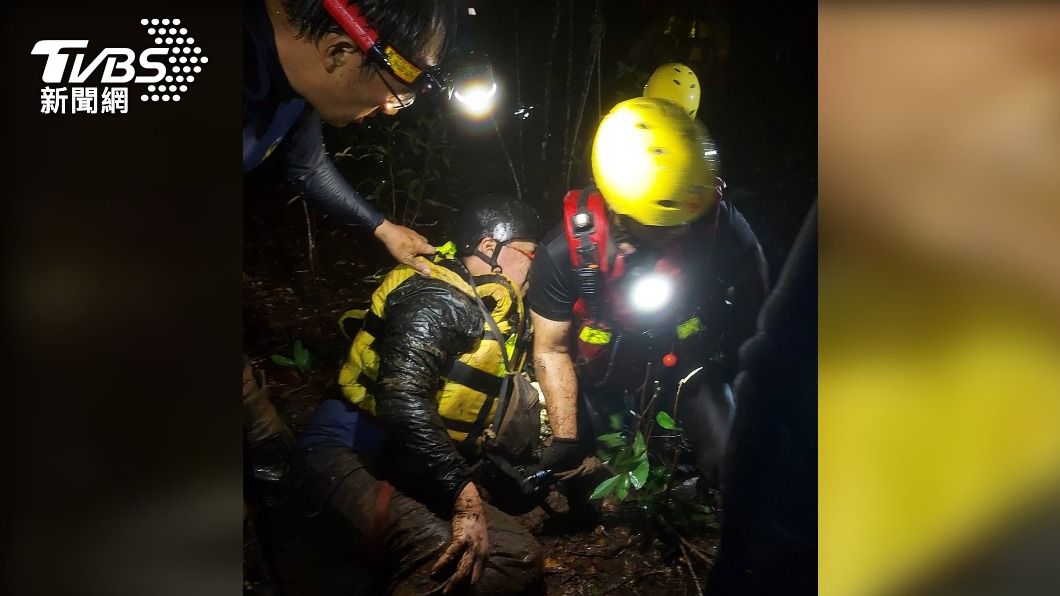 好消息！泰崗野溪暴漲6人受困　搶救到深夜全數脫險