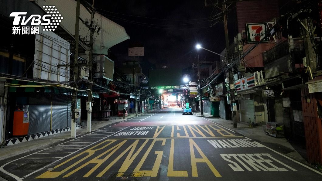 過去充滿遊客的街道如今完全看不到人影,連店家也全都停止營業。(圖/達志影像美聯社)