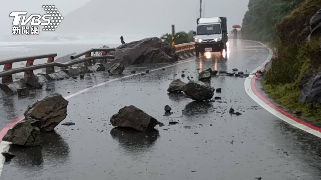 快訊／「圓規」外圍襲恆春半島　滿州幹道傳落石、淹水