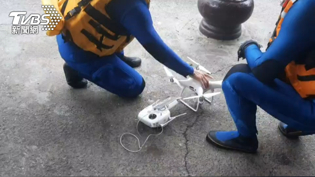 消防人員出動2部民間空拍機,沿線搜尋落水失蹤的李男。(圖/警消提供)