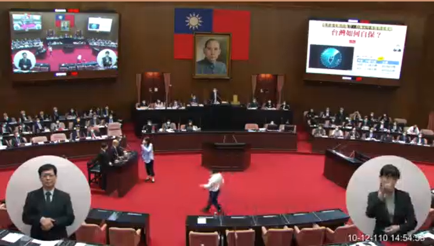 鄭麗文走向質詢台要求蘇貞昌道歉。（圖／翻攝立院ivod)