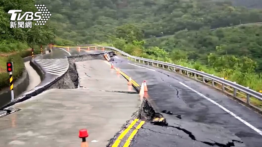 暴雨不斷!花東玉長公路路基下陷 全線緊急封閉