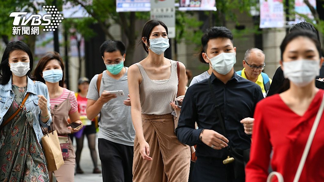 外界關注何時可以解禁，全面不需戴口罩 。（示意圖／shutterstock達志影像） 