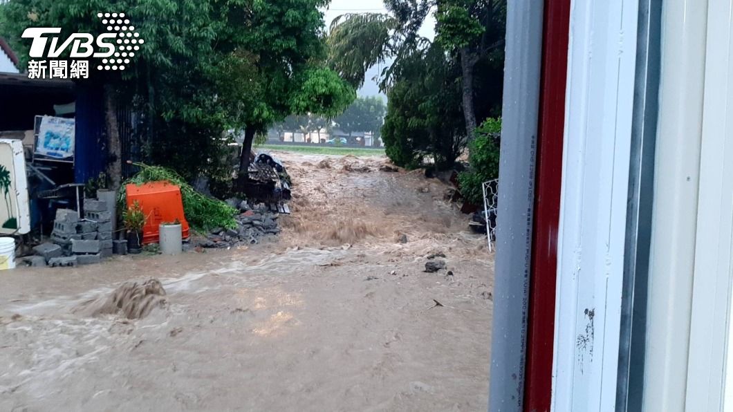 颱風外圍環流豪雨轟炸 花蓮南區土石流灌進民宅