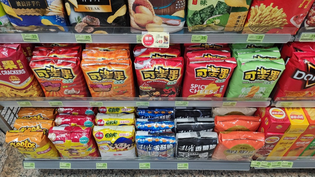 零食被擺的有稜有角,讓網友直呼舒壓。(圖/翻攝自PTT)