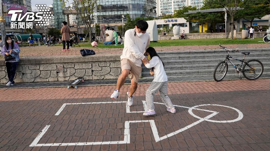 2019年諾貝爾經濟學家建議南韓大量引入外勞來解決勞動力問題。(圖/達志影像美聯社)