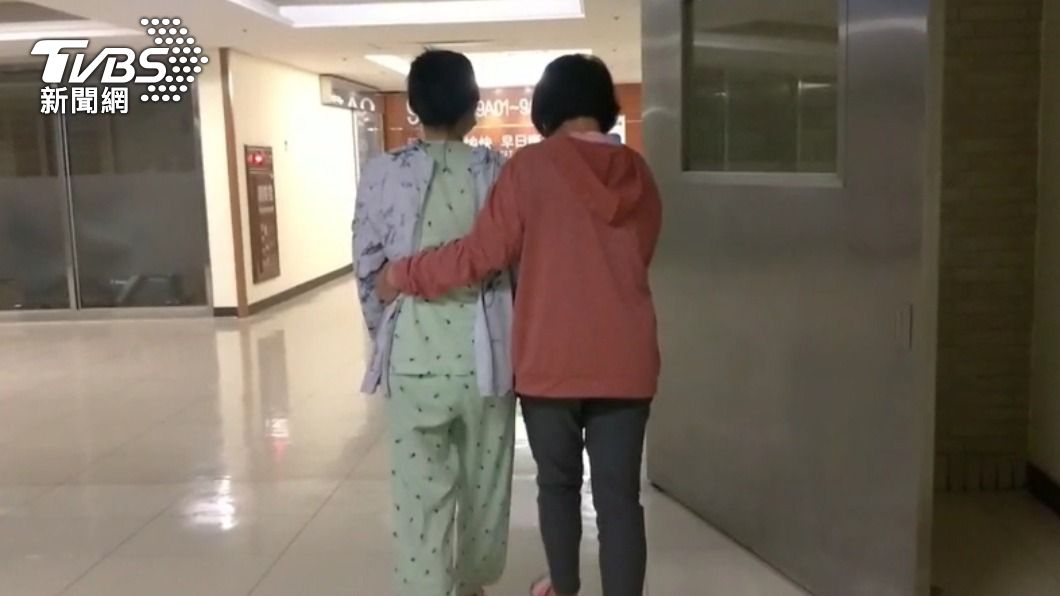 復原狀況佳!屏東遭戳眼女今出院 笑回「想好好睡一覺」