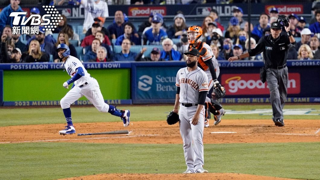 貝茲、史密斯開轟 MLB道奇背水一戰擊退巨人