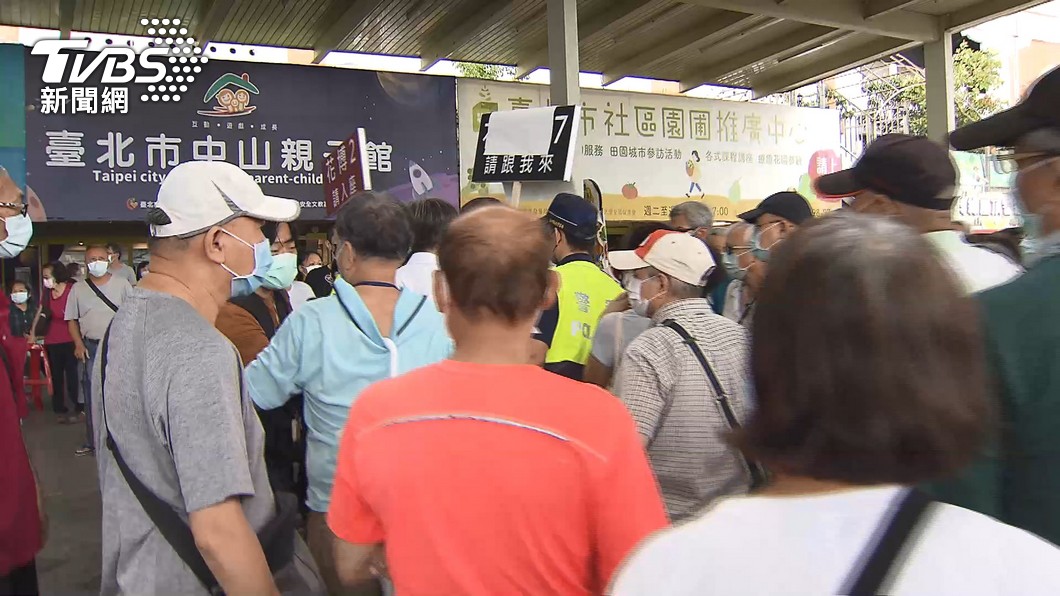 別錯過!12期第一階段BNT明10時預約 年輕人擺最後