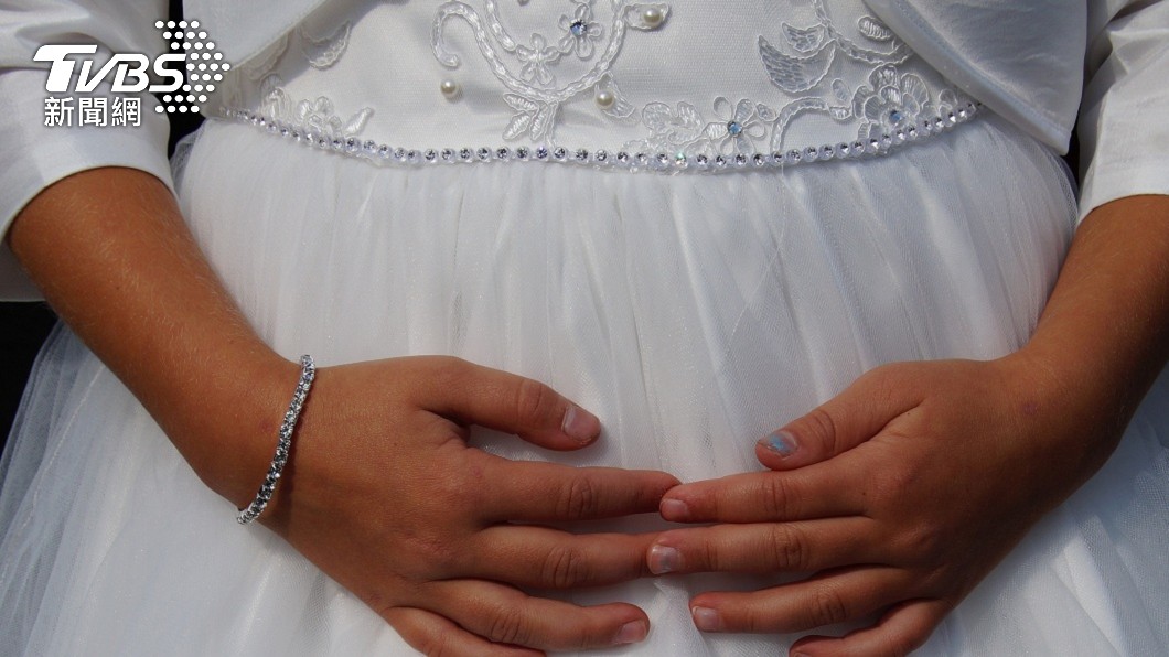 印尼教育部規定一旦女學生求學時期結婚必須被迫退學。(示意圖/shutterstock達志影像)