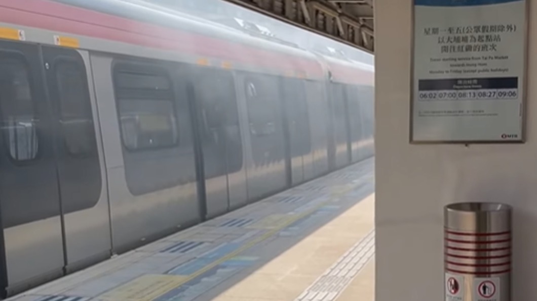 東鐵線大學至大埔墟站之間亦有列車曾故障冒煙。（圖／香港01）