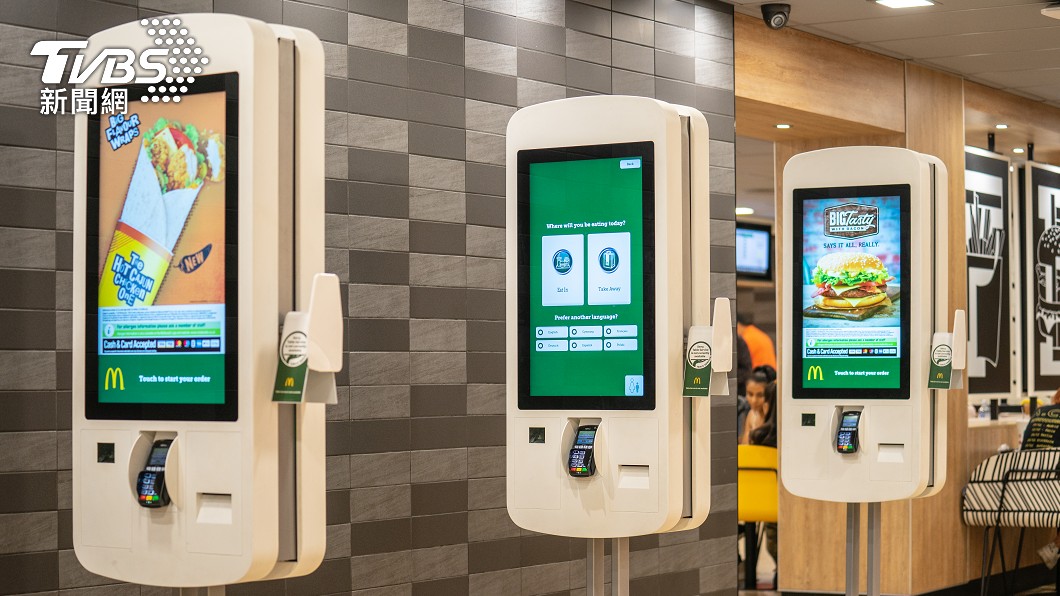 麥當勞推出自助點餐機。（示意圖／shutterstock達志影像）  