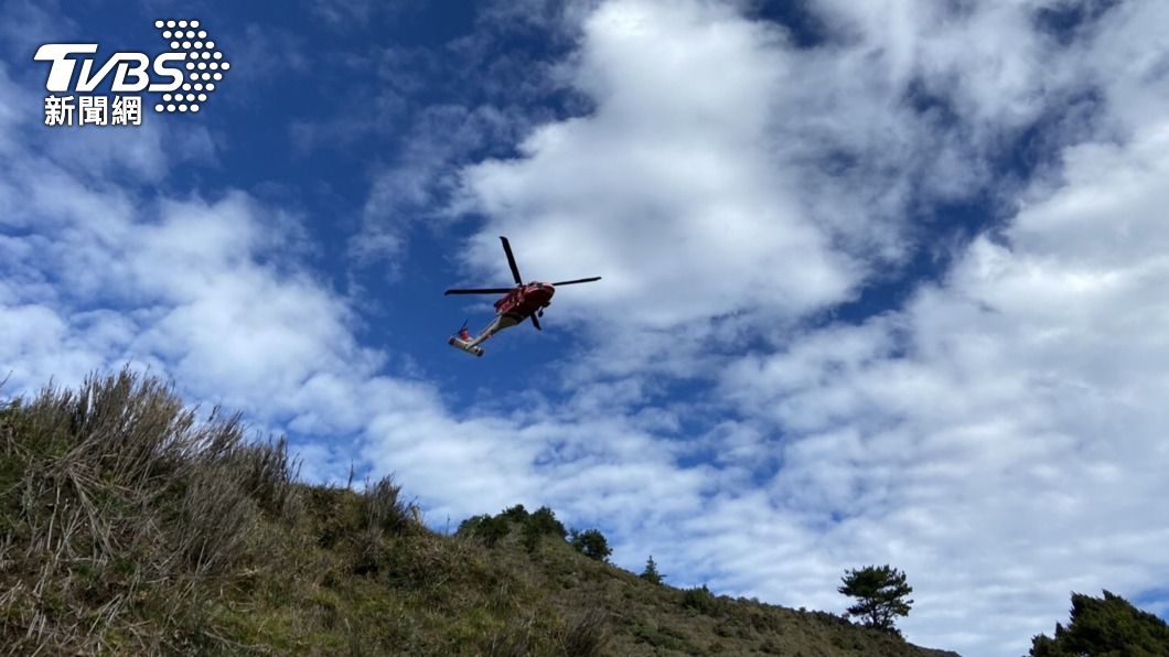 7人登山隊受困丹大溪源營地　空勤直升機吊掛救出