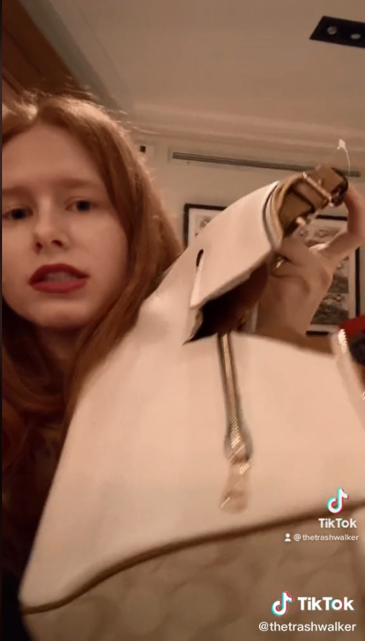 安娜在影片中出示多款遭剪破的包包及鞋子。(圖/翻攝自 Anna Sacks / The Trash Walker Tik Tok @thetrashwalker)