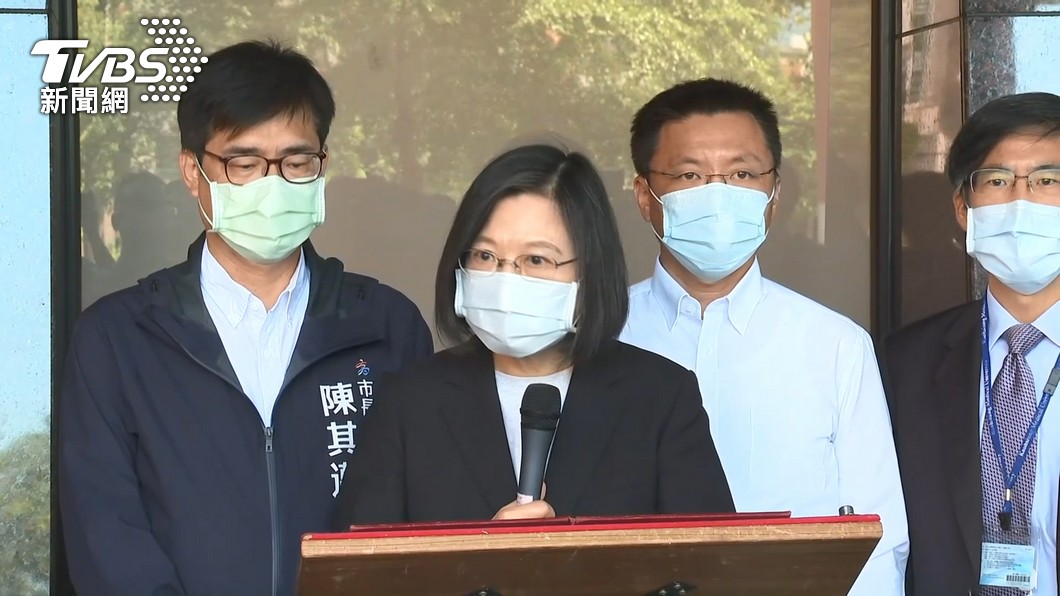 蔡英文前往高雄探視城中城大火傷者(圖/TVBS資料畫面)
