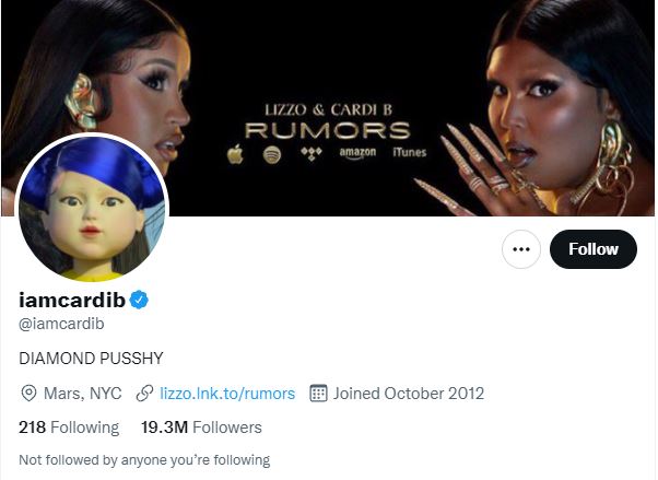 Cardi B把推特的大頭貼換成「一二三木頭人」遊戲中的詭異娃娃。(圖/翻攝自Cardi B推特)