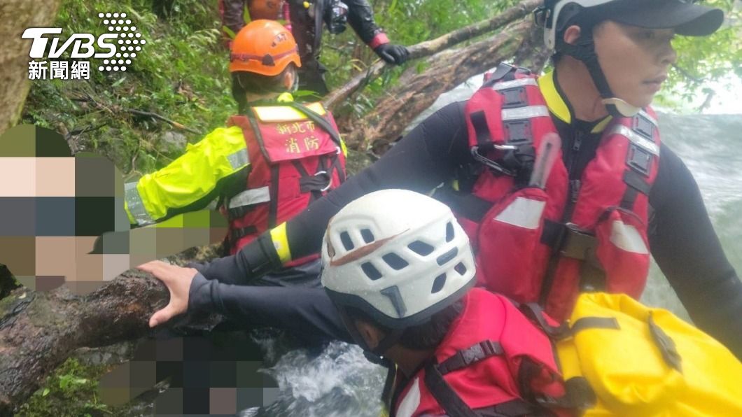 虎豹潭尋獲11歲男童 搜救人員哽咽「孩子衣物都被沖走」