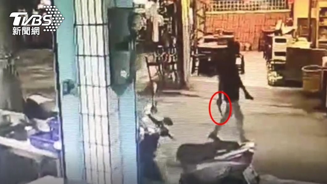 喝到神智不清!醉漢持刀街頭閒晃 拒盤查還嗆告警察