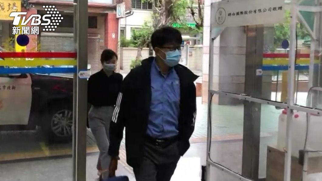 檢察官抵達瑞芳分局。（圖／TVBS）