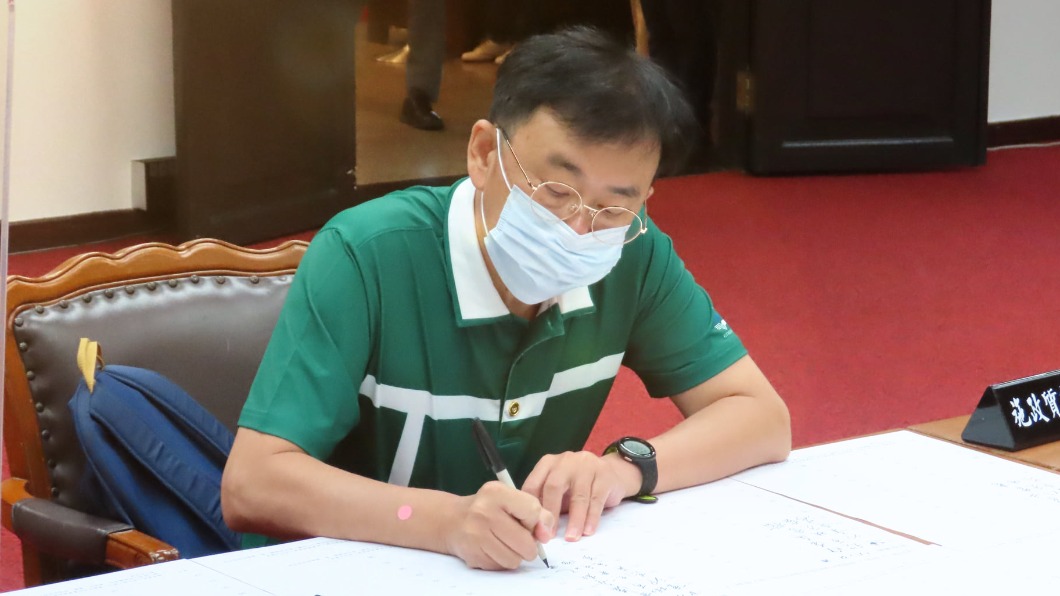 英系立委稱「溯源才不會二次傷害」。(圖/翻攝自黃國書臉書)