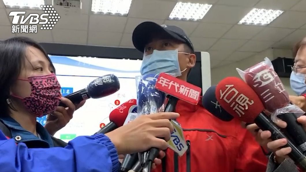 特搜分隊小隊長朱智群說明接觸到失聯者的情況。(圖/TVBS)