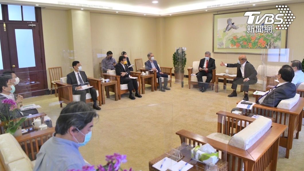 閣揆蘇貞昌今早召集會議。（圖／行政院提供）