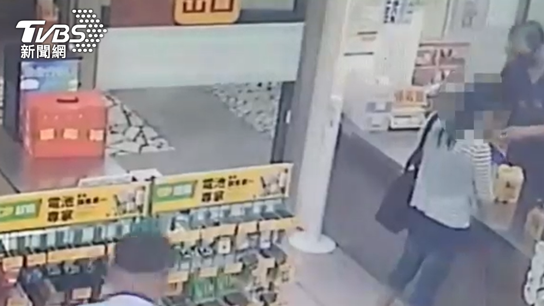 陳女前往瑟姓前男友家途中,先去超商買啤酒。(圖/警方提供)