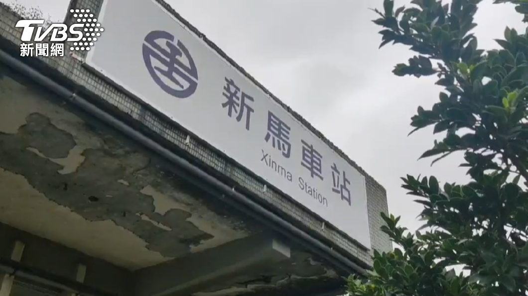 家屬回事故現場新馬車站，悼念李詩涵。（圖／TVBS）
