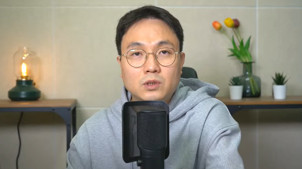 南韓資深媒體人李鎮浩爆料「K男」就是金宣虎。(圖/翻攝李鎮浩Youtube)