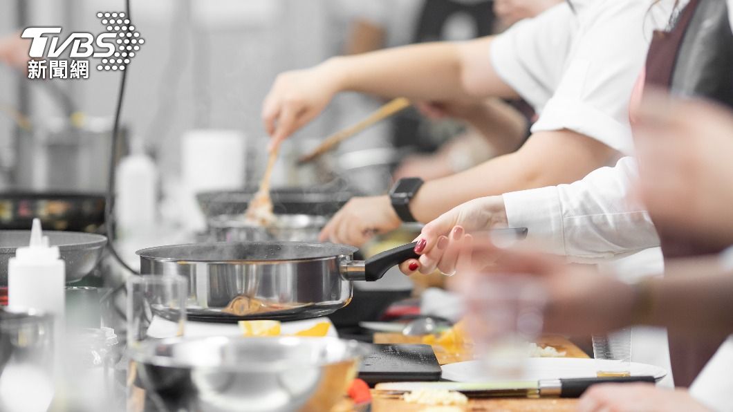 女網友原以為到外上課除了充實自己外,還可以多交友。(示意圖/shutterstock達志影像)