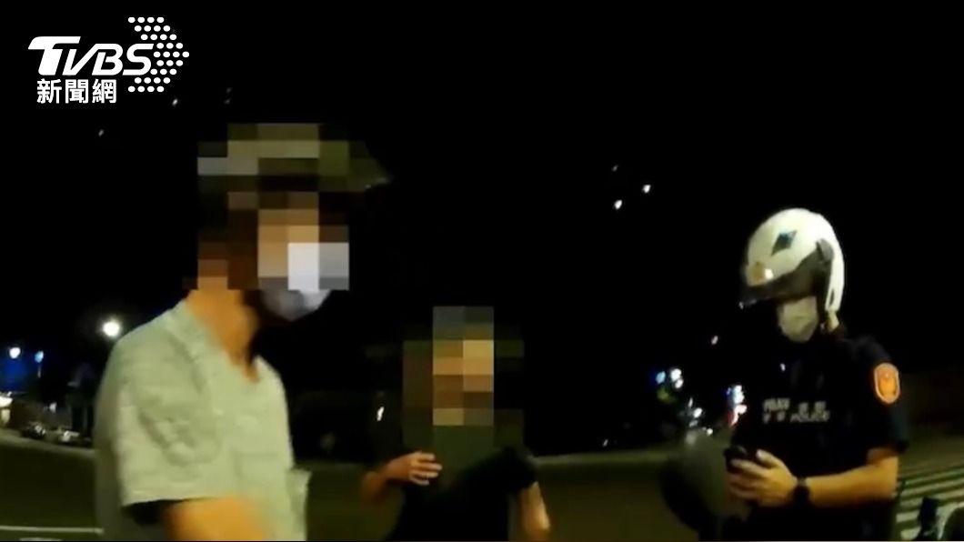 心裡有鬼？毒蟲大方給警搜身　皮夾藏毒遭識破