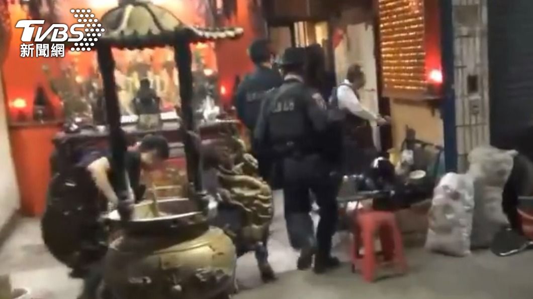 神明都不保佑!神壇內吸毒、藏槍枝零件 警攻堅逮4人