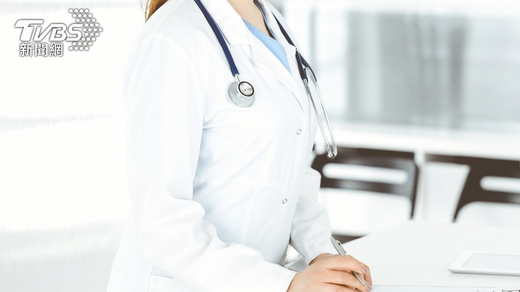 有年薪4百萬的女醫師抱怨都沒人敢追她。(示意圖/shutterstock達志影像)