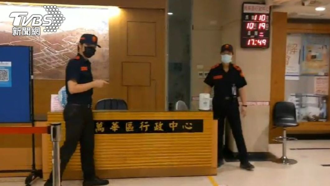 萬華區公所發生濺血意外。（圖／TVBS）
