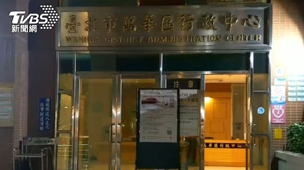 雙方原先在區公所內調解。（圖／TVBS）