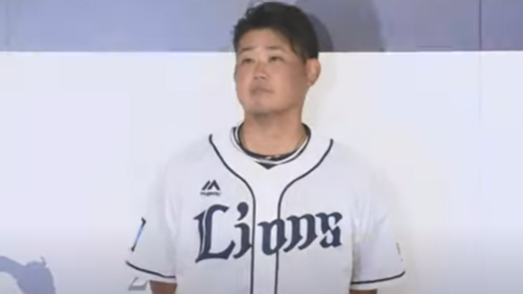 松坂大輔出席引退記者會。(圖/翻攝自YouTube)