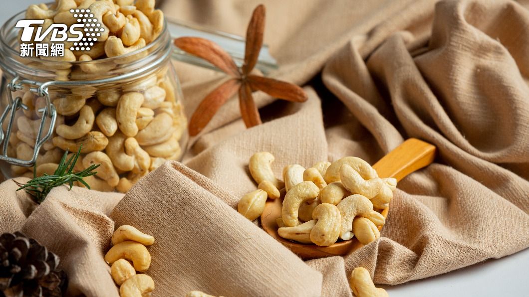 可以食用腰果,來補充鐵質。(示意圖/shutterstock達志影像)
