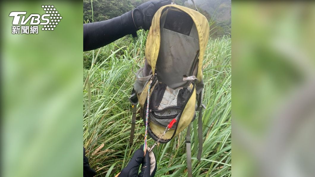 包包證實為陳姓女童遺落。(圖/TVBS)