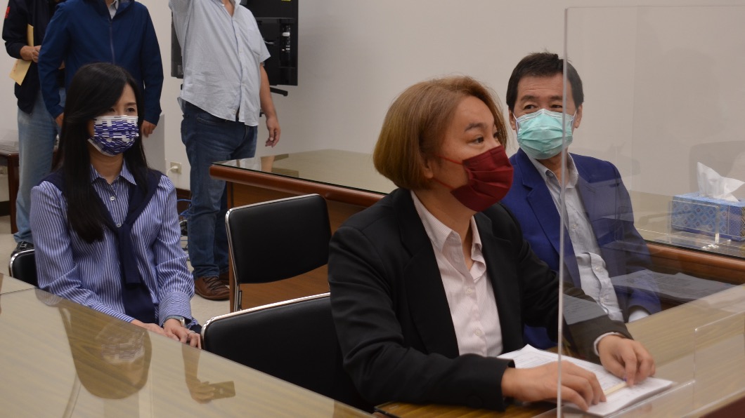 國民黨團到監察院告發陳其邁。(圖/國民黨提供)